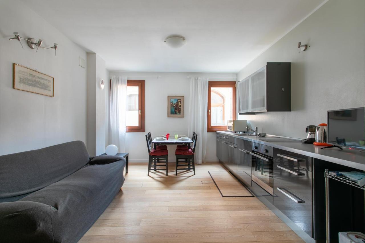 Venice Lance With Lift, 2 Minutes Walk From The Train Station Exterior foto
