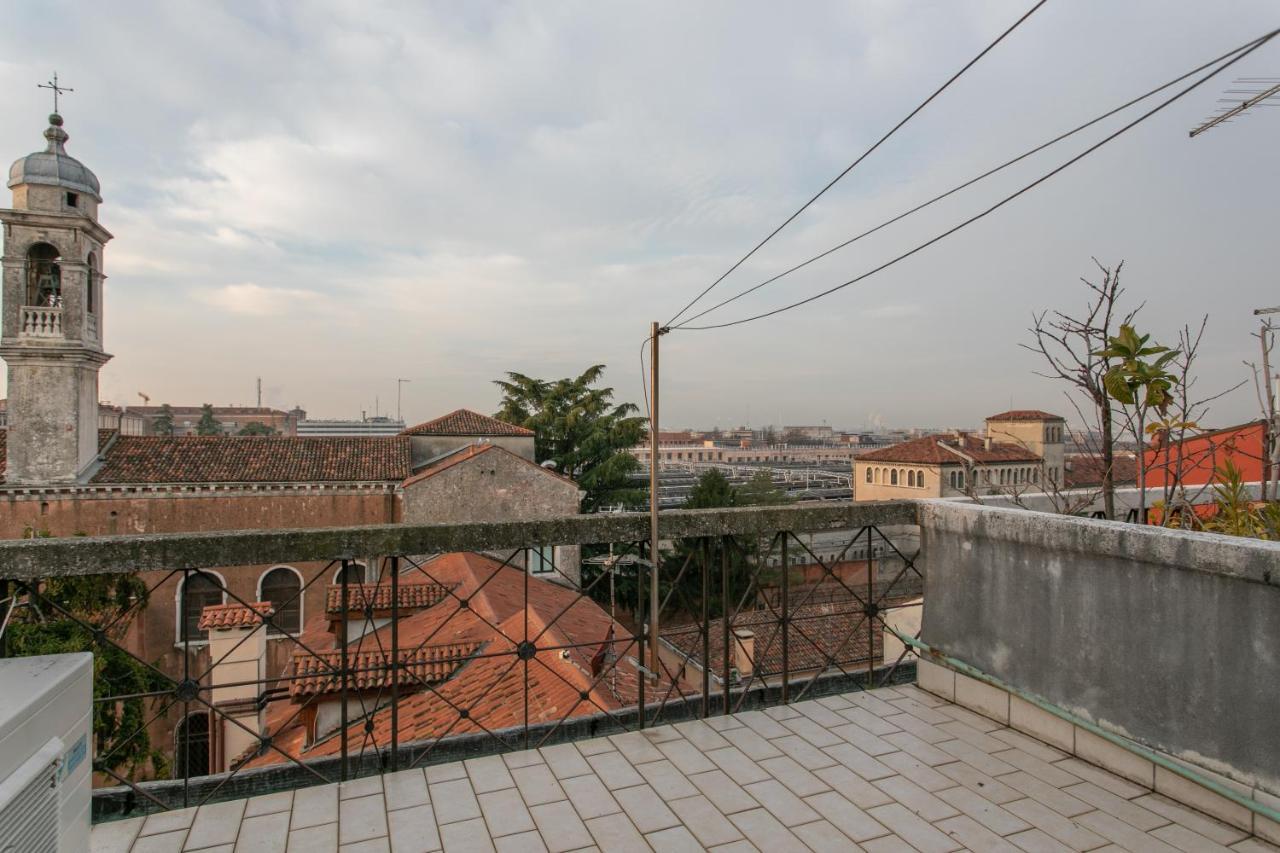 Venice Lance With Lift, 2 Minutes Walk From The Train Station Exterior foto